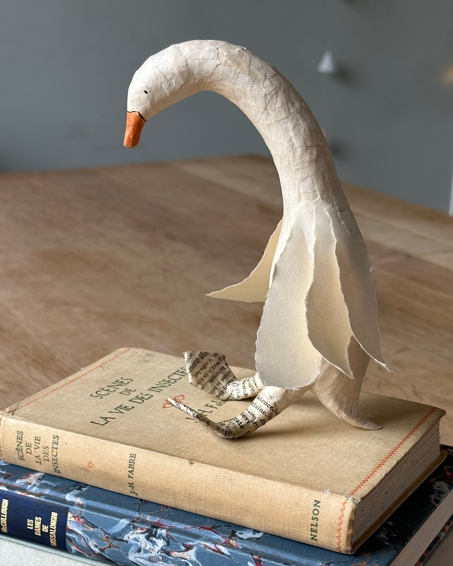 Toby zwaan van papier maché