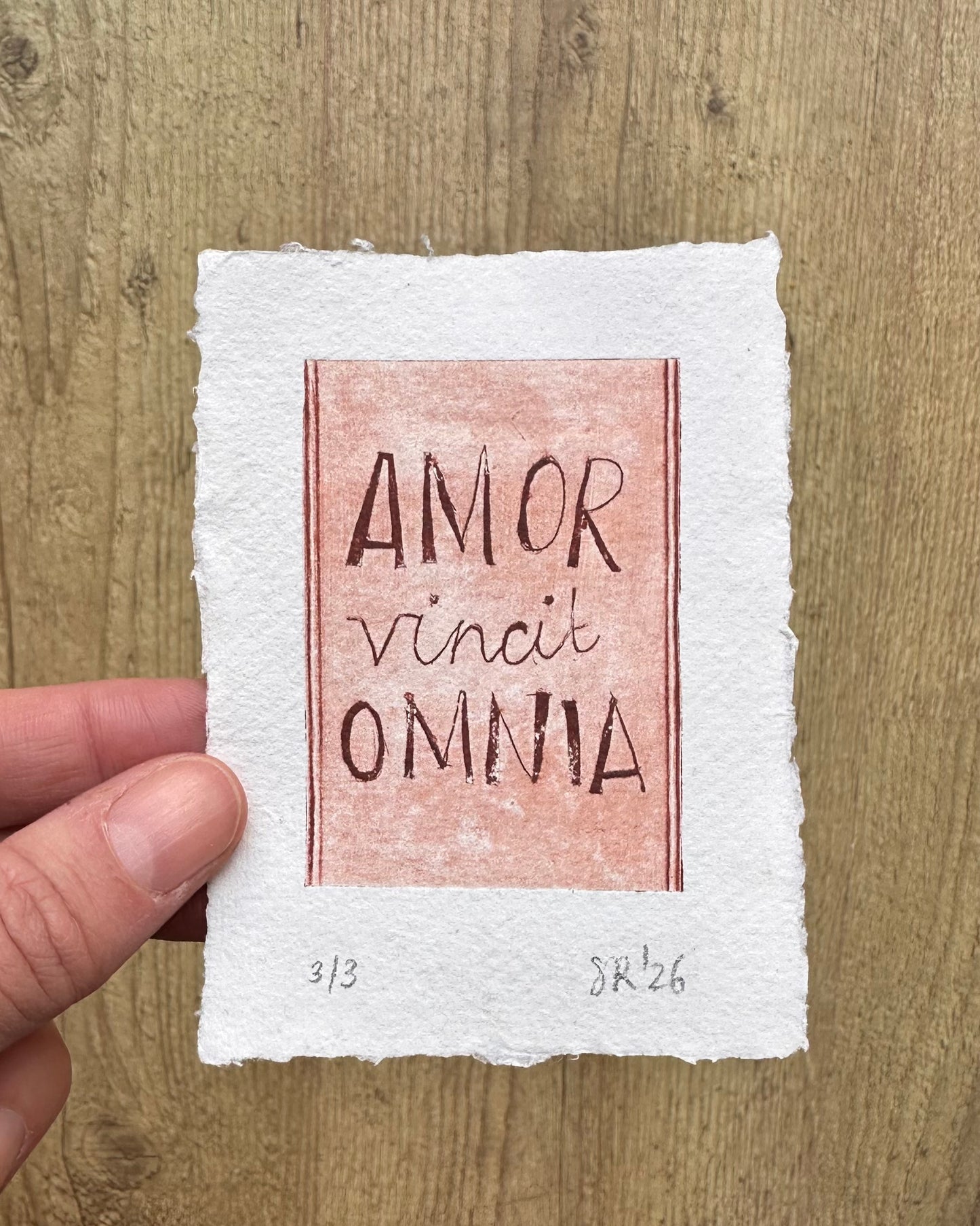 Amor vincit burnt siena - Tetrapak print 3