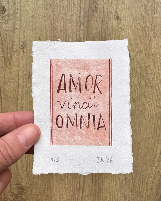 Amor vincit burnt siena - Tetrapak print 3