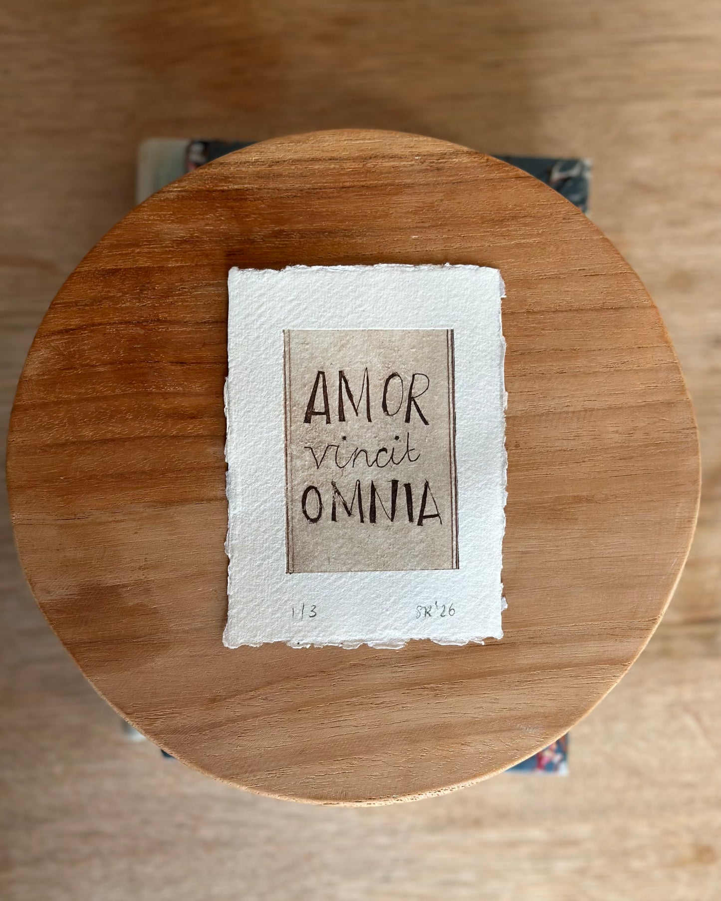 Amor vincit omnia sepia - Tetrapak print 1